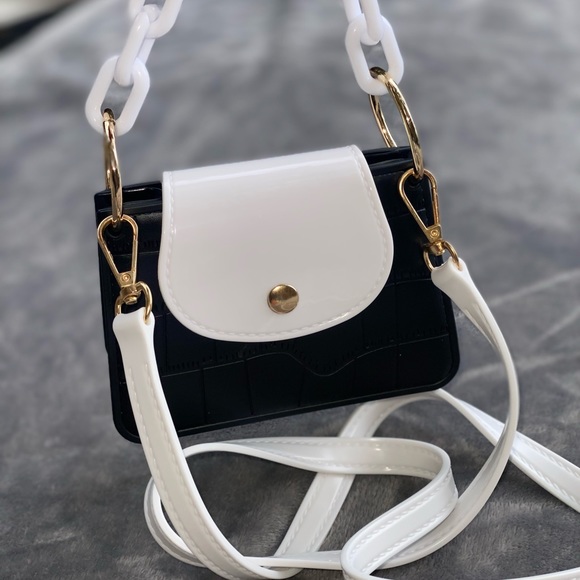 Stylish Black & White Mini Purse - Picture 3 of 12